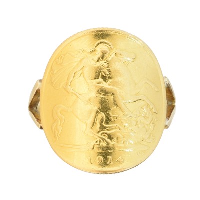 Lot 136 - A half sovereign ring