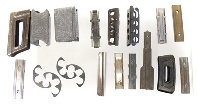 Lot 242 - Sixteen assorted rifle clips