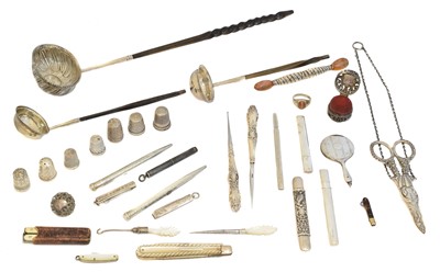 Lot 149 - A selection of silver and white metal items