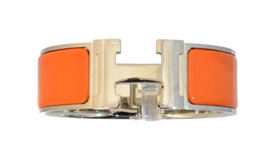 Lot 21 - A Hermès 'Clic Clac' bangle