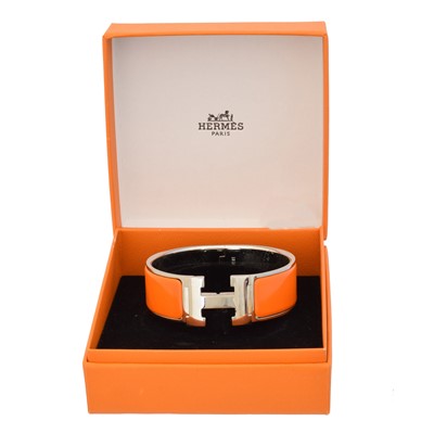 Lot 21 - A Hermès 'Clic Clac' bangle