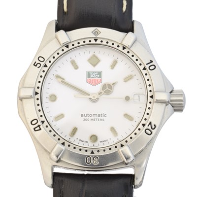 Lot 149 - A Tag Heuer automatic 200 meters wristwatch