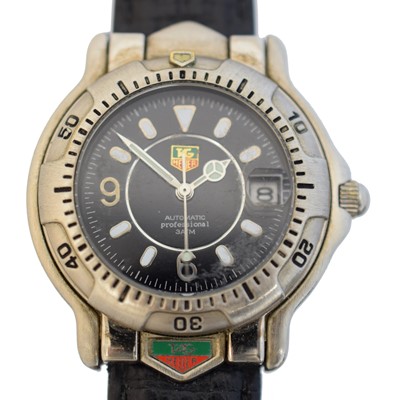 Lot 151 - A Tag Heuer 'Automatic Professional' wristwatch