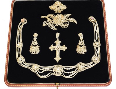 Lot 37 - An early Victorian seed pearl parure