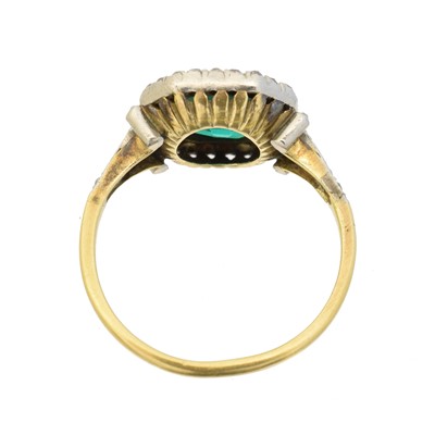 Lot 61 - An early Victorian emerald and diamond cluster ring