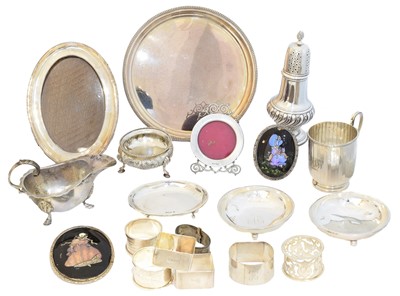 Lot 158 - A selection of silver
