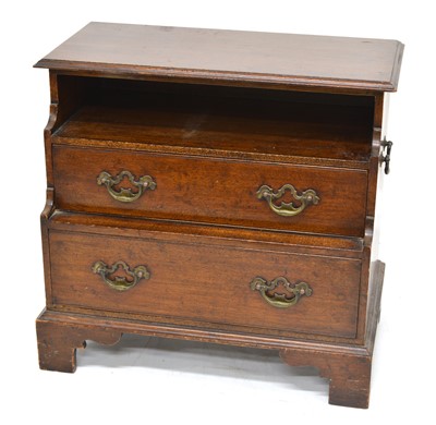 Lot 381 - Early 20th century George III style side table