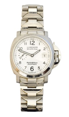 Lot 133 - A stainless steel Panerai Luminor Marina wristwatch