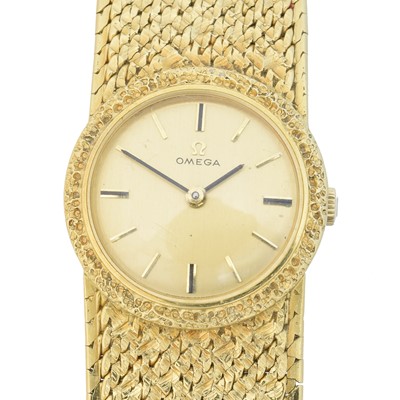 Lot 123 - A 1960s 18ct gold Omega wristwatch