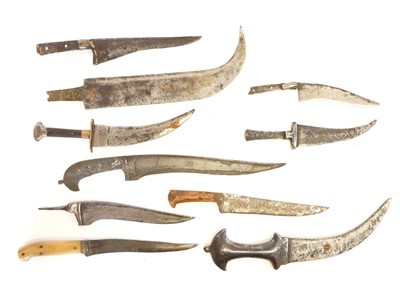 Lot 365 - Ten various knifes and blades