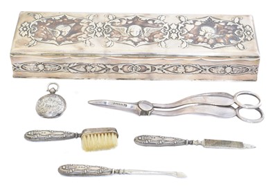 Lot 147 - A selection of silver
