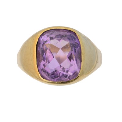 Lot 129 - A 9ct gold amethyst dress ring