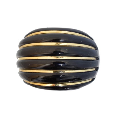 Lot 49 - A dress ring by Milor