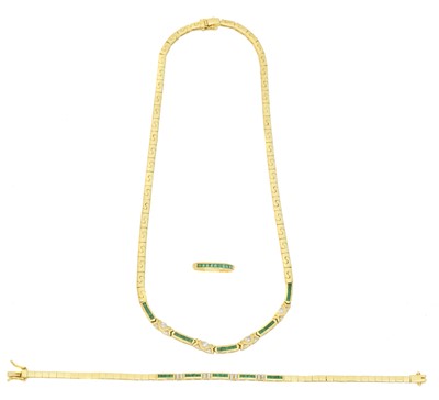 Lot 35 - A suite of emerald and diamond jewellery