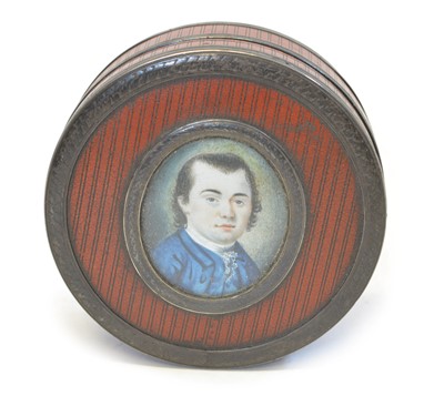Lot 216 - Early 19th-century tortoiseshell box