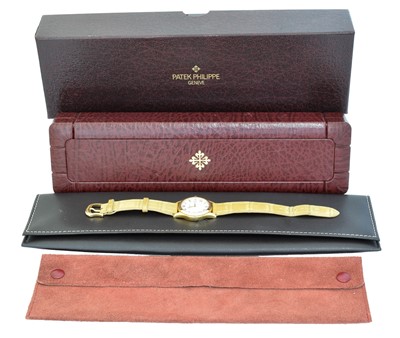 Lot 134 - An 18ct gold Patek Philippe Calatrava wristwatch