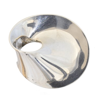Lot 5 - A Georg Jensen 'Möbius' brooch