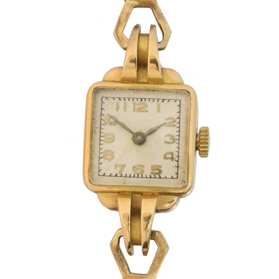 Lot 82 - A gold watch