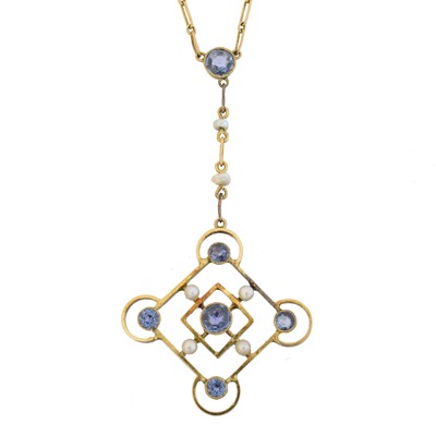 Lot 25 - An early 20th century sapphire and seed pearl necklace