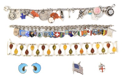Lot 75 - A selection of silver and white metal jewellery