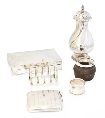 Lot 134 - A selection of silver