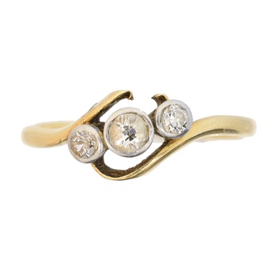 Lot 45 - A diamond three stone ring