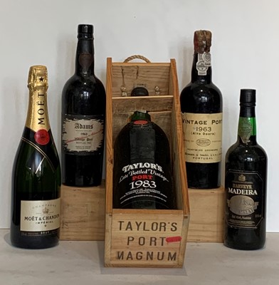 Lot 23 - Mix Lot Champagne, Madeira and Port