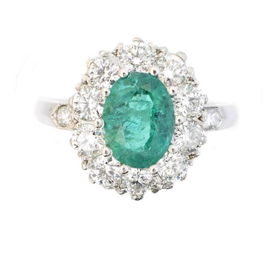 Lot 67 - An emerald and diamond cluster ring