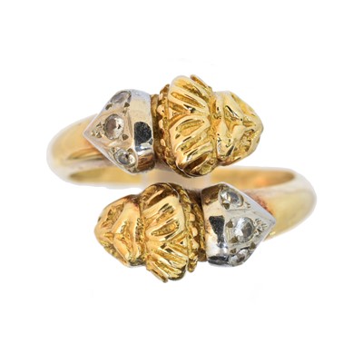 Lot 110 - A dress ring