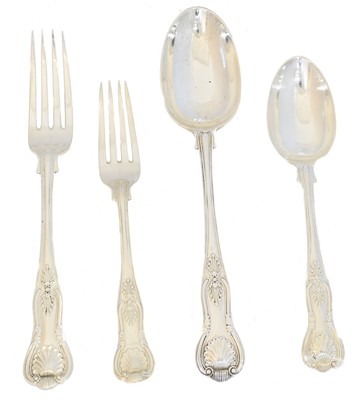 Lot 162 - A selection of Queen's Pattern flatware
