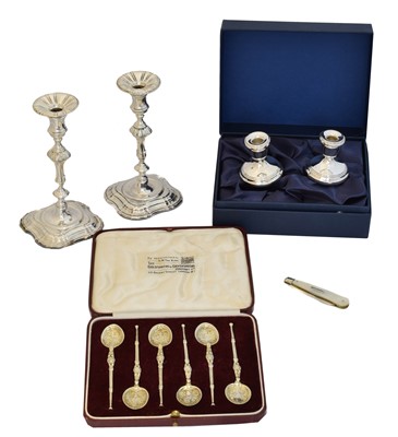 Lot 163 - A selection of silver