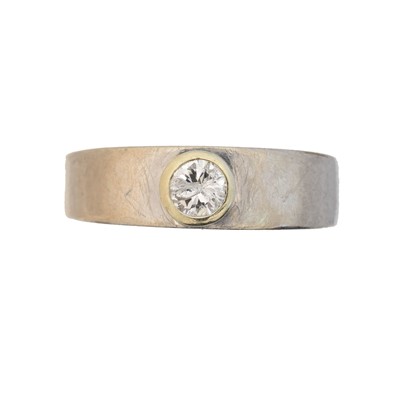 Lot 22 - A diamond single stone ring