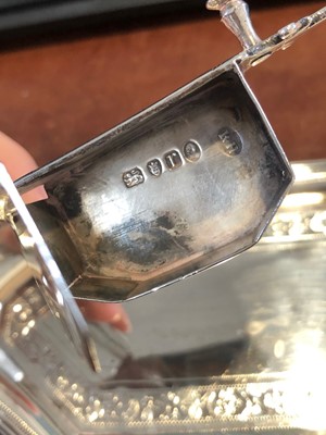 Lot 171 - A selection of silver