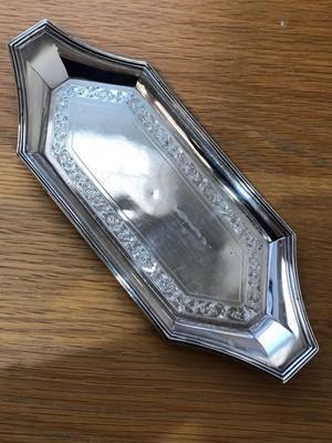 Lot 171 - A selection of silver
