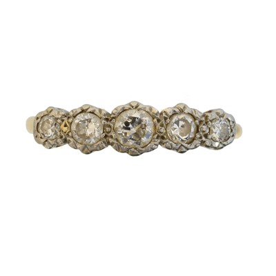 Lot 177 - A diamond five stone ring