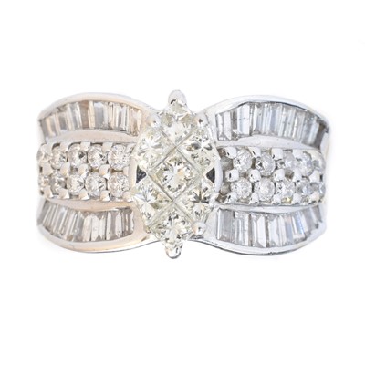 Lot 143 - A diamond cluster ring