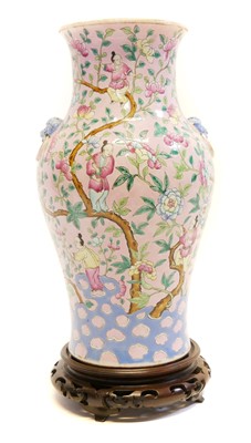 Lot 164 - Chinese vase