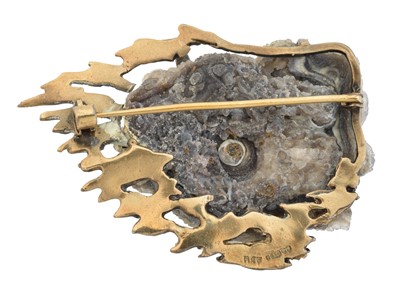 Lot 2 - A 1960s agate brooch by Deakin & Francis