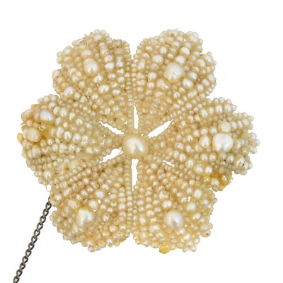 Lot 35 - An early 19th century seed pearl brooch