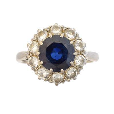 Lot 150 - A sapphire and diamond cluster ring