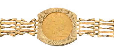 Lot 44 - A George V half sovereign bracelet