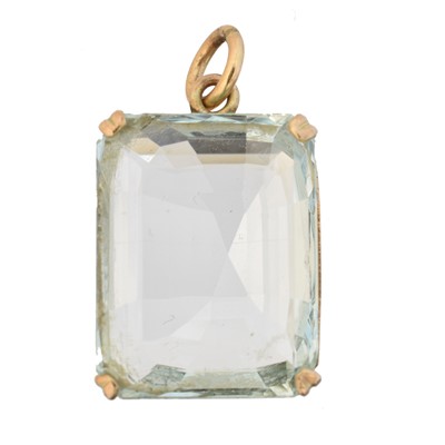 Lot 14 - An aquamarine pendant