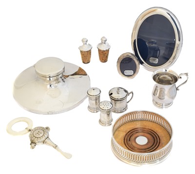 Lot 75 - A selection of silver