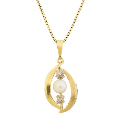 Lot 66 - A cultured pearl and diamond pendant