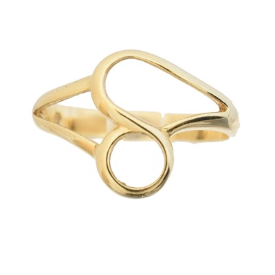Lot 31 - A dress ring