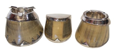Lot 125 - Two EPNS horse hoof ashtrays and a paperweight