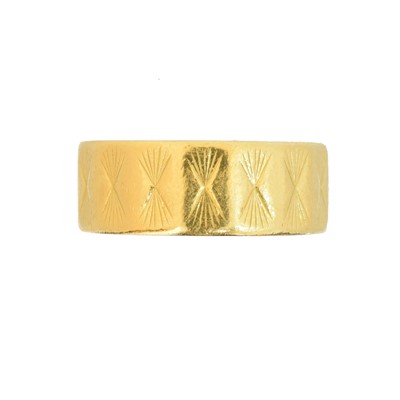 Lot 29 - A 22ct gold band ring