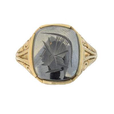 Lot 43 - An intaglio ring
