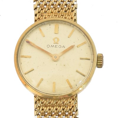 Lot 207 - A 9ct gold Omega ladies wristwatch