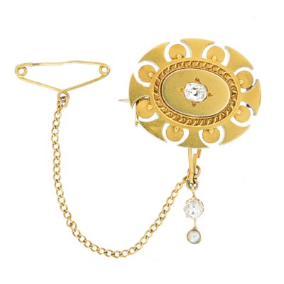 Lot 33 - A late Victorian diamond brooch